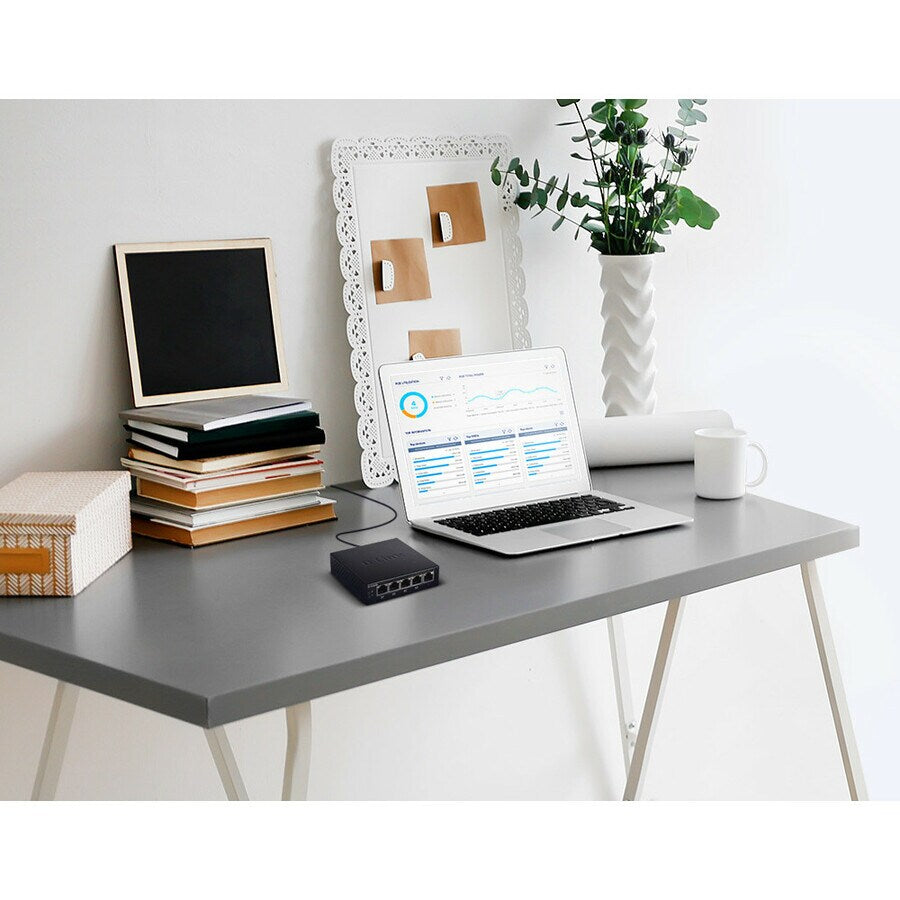 5PORT GIGABIT UNMANAGED DESKTOP SWITCH WITH 4PORT POE